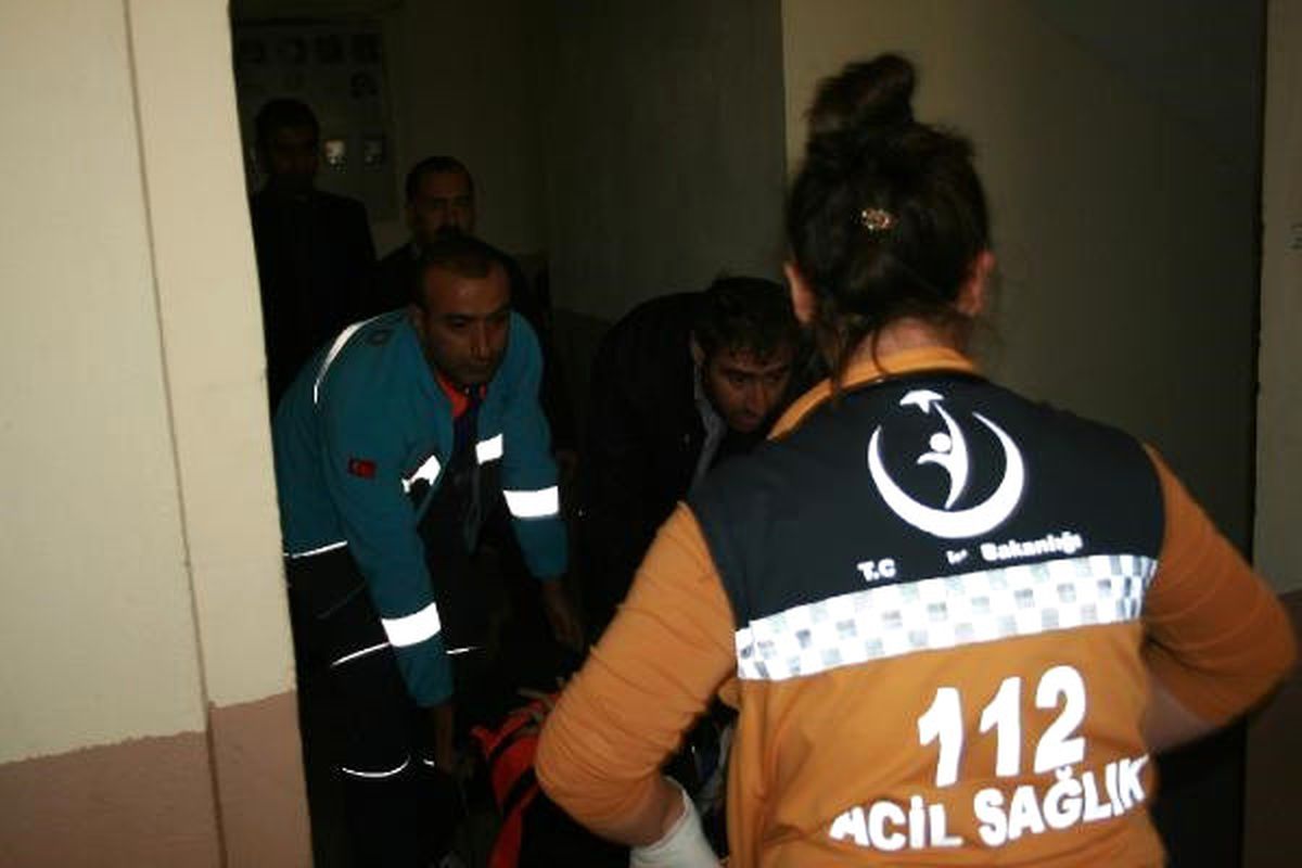 Asansör Boşluğuna Düşen Kadın Yaralandı