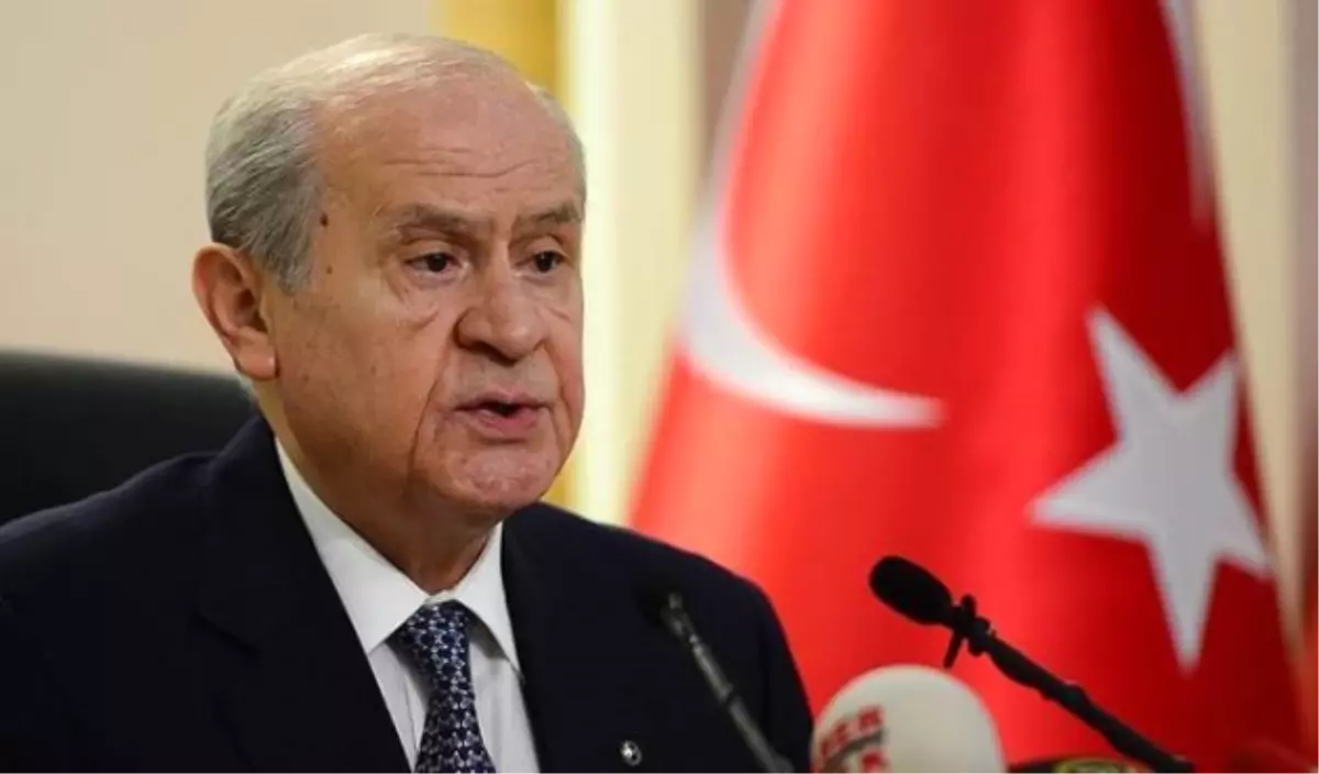 Bahçeli\'den \'Başkanlık\' Eleştirisi