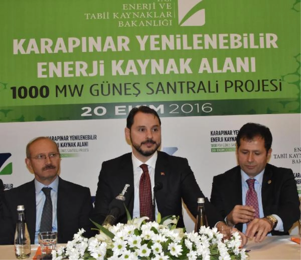 Bakan Albayrak: Konya Karapınar\'da 1000 Megavatlık Güneş Enerji Santrali Kurulacak