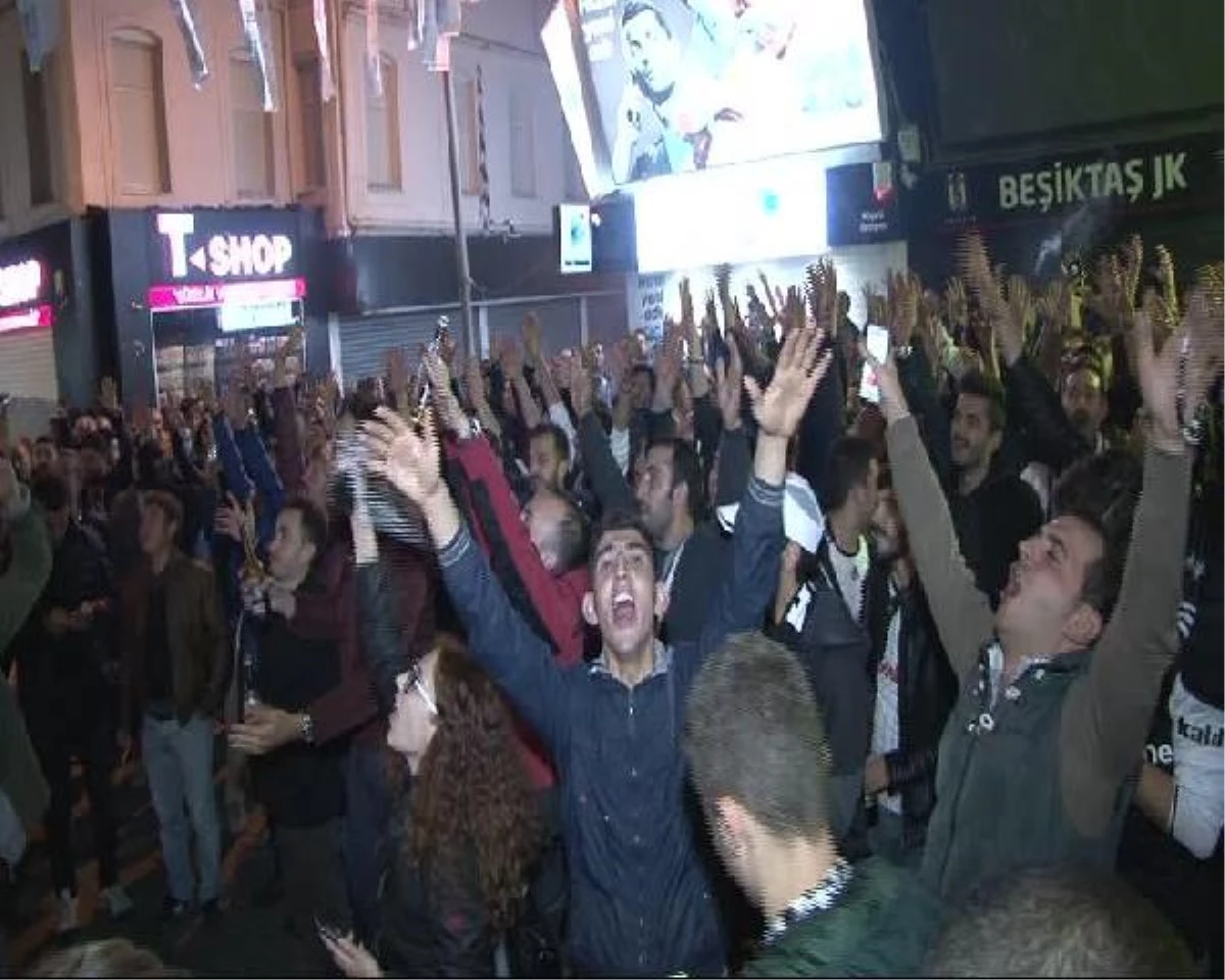 Beşiktaş Taraftarı Galibiyeti Çarşı\'da Kutladı