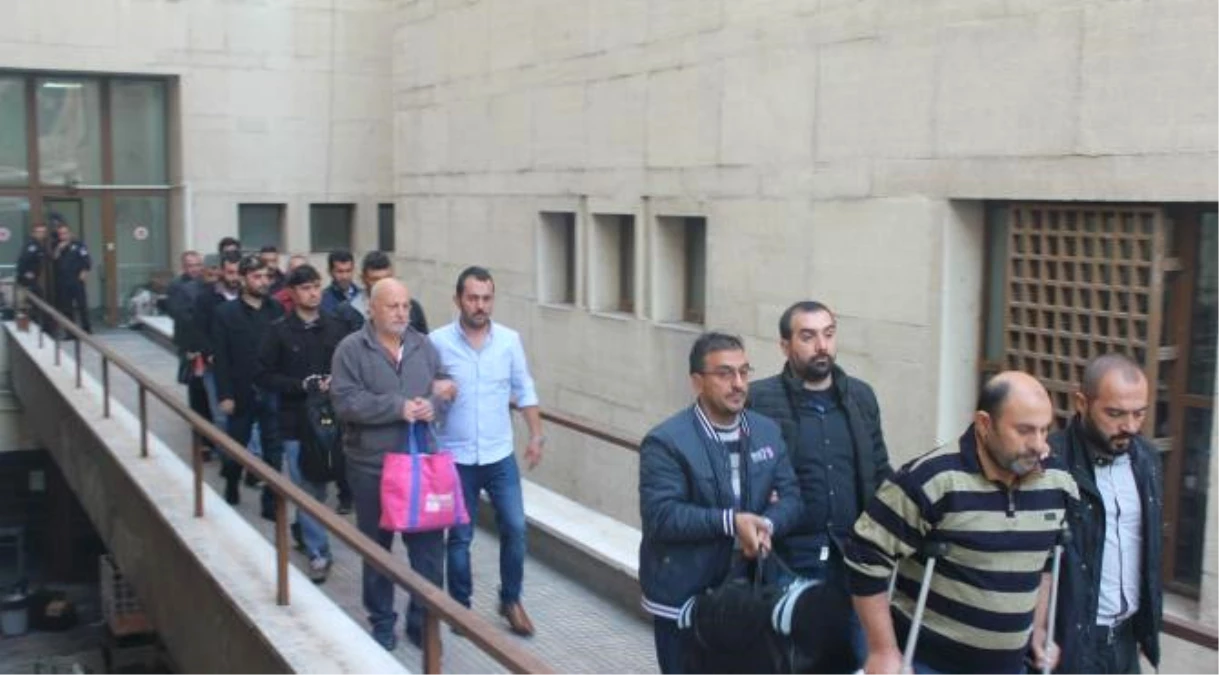 Bursa\'da Fetö/pdy Soruşturması Kapsamında Kargo Şirketi Yöneticisi 8 Kişi Tutuklandı