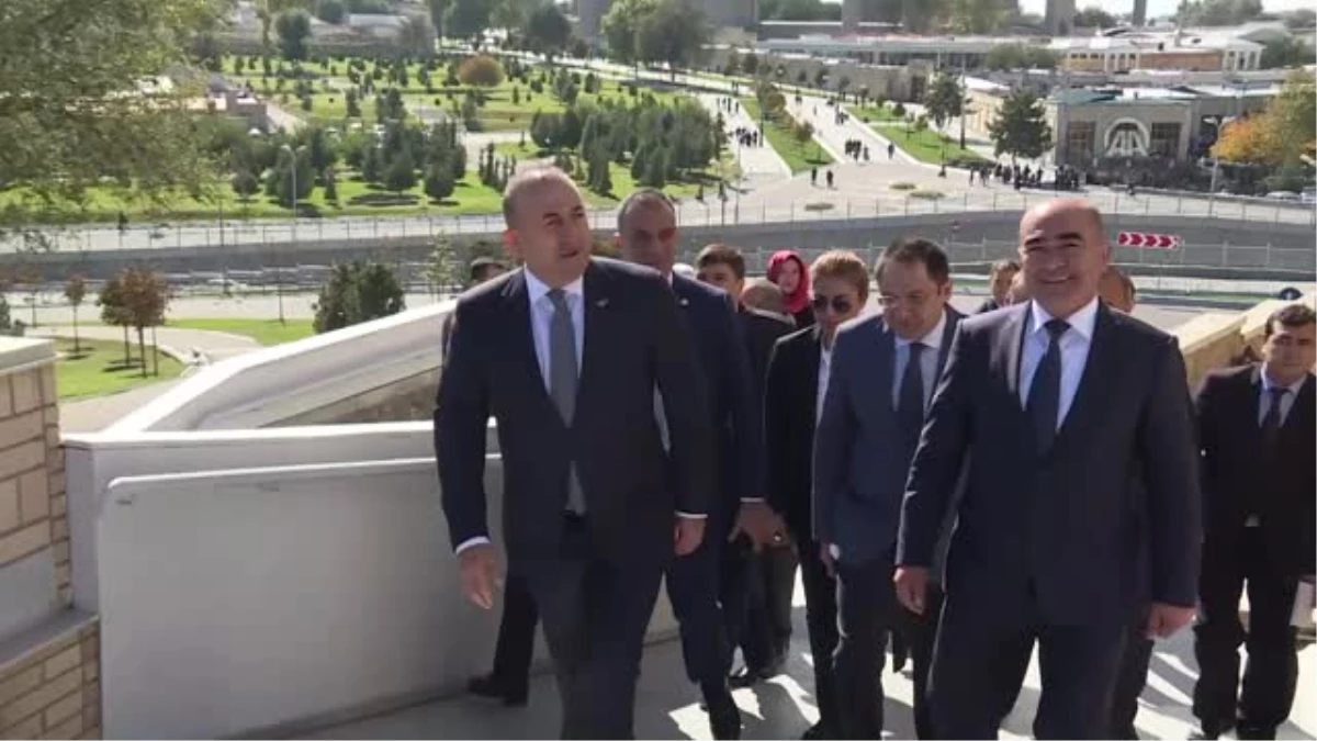Çavuşoğlu, Semerkant\'ta Eski Özbekistan Cumhurbaşkanı Kerimov\'un Kabrini Ziyaret Etti