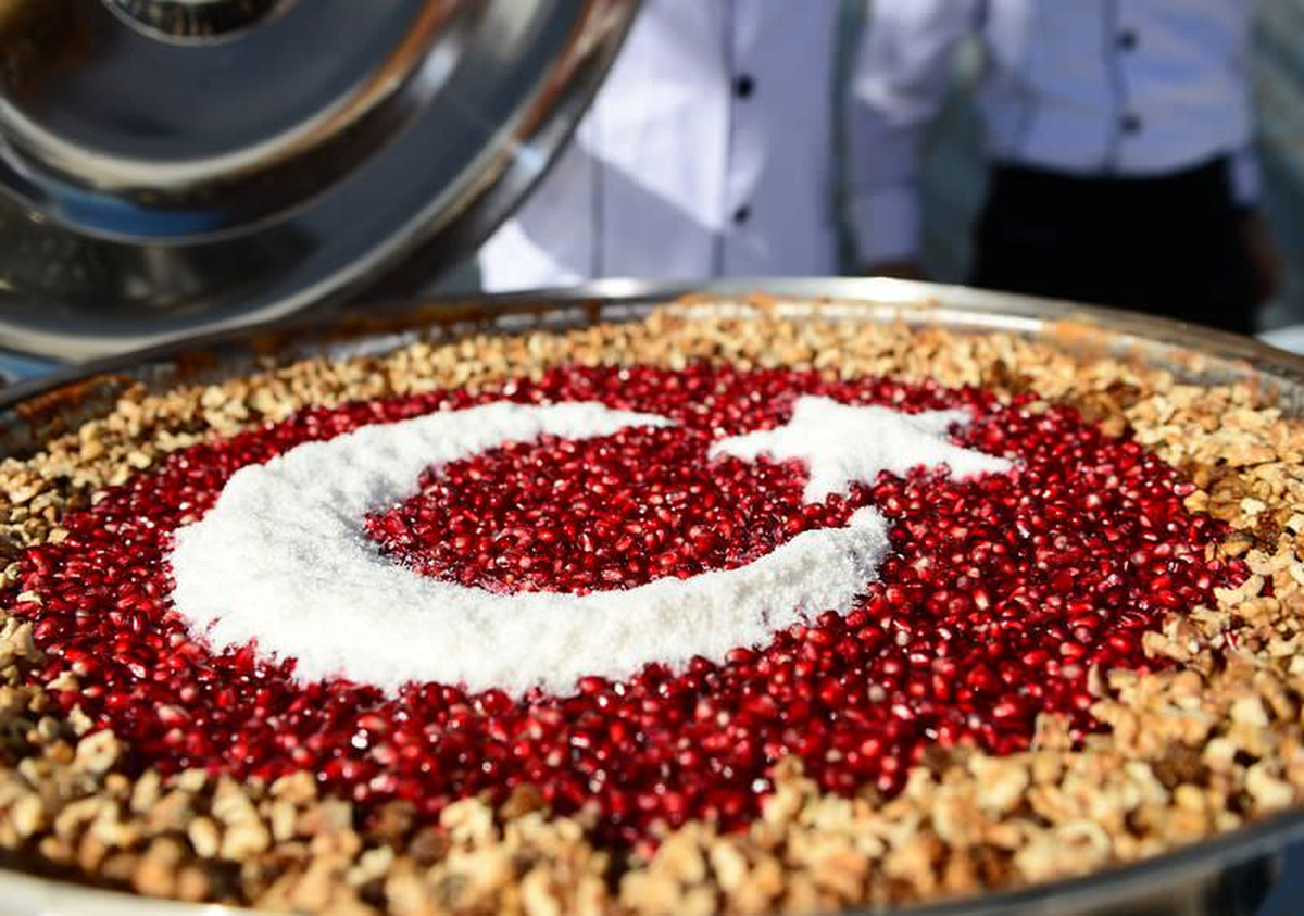 Çıraklardan Sanayi Esnafına Aşure İkramı