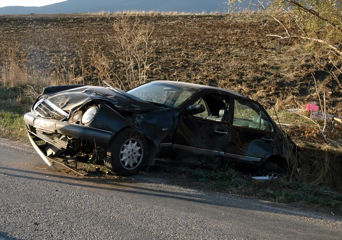 Eskişehir\'de Trafik Kazası: 2 Yaralı