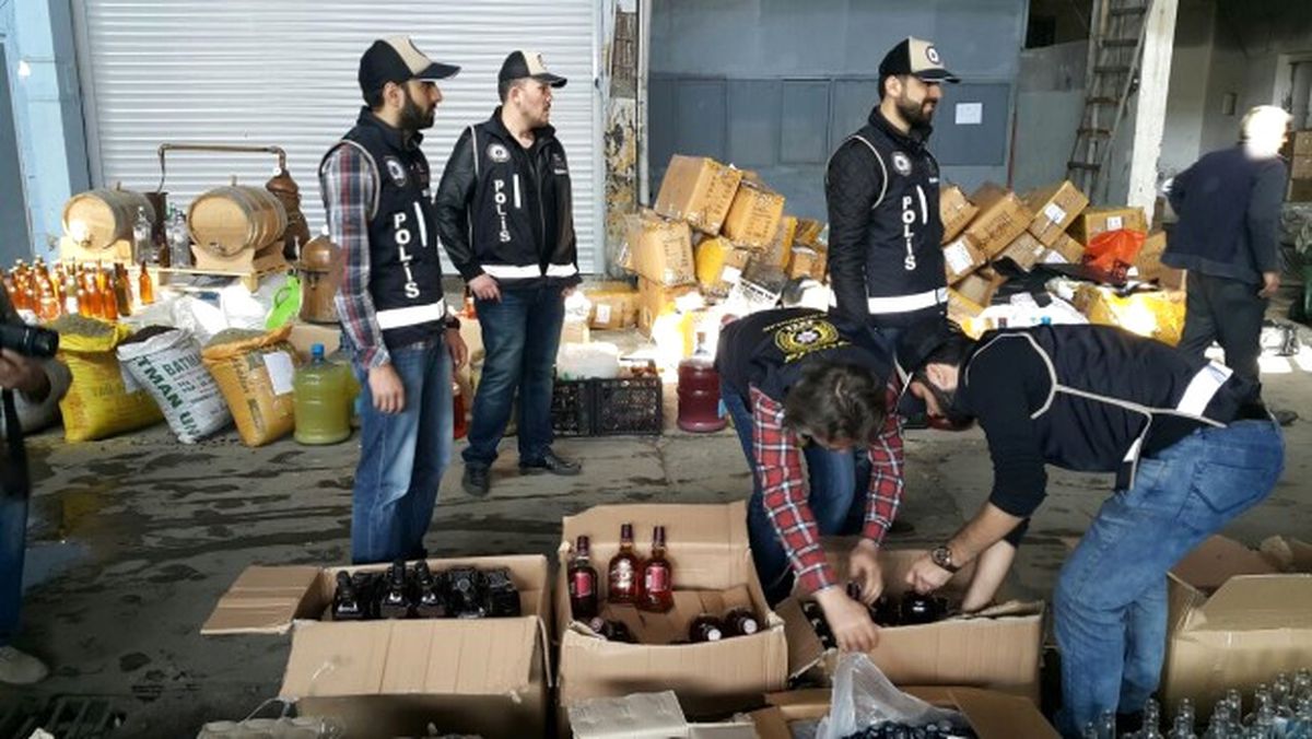 İstanbul\'da Özel Düzenekli Sahte İçki İmalathanesine Operasyon
