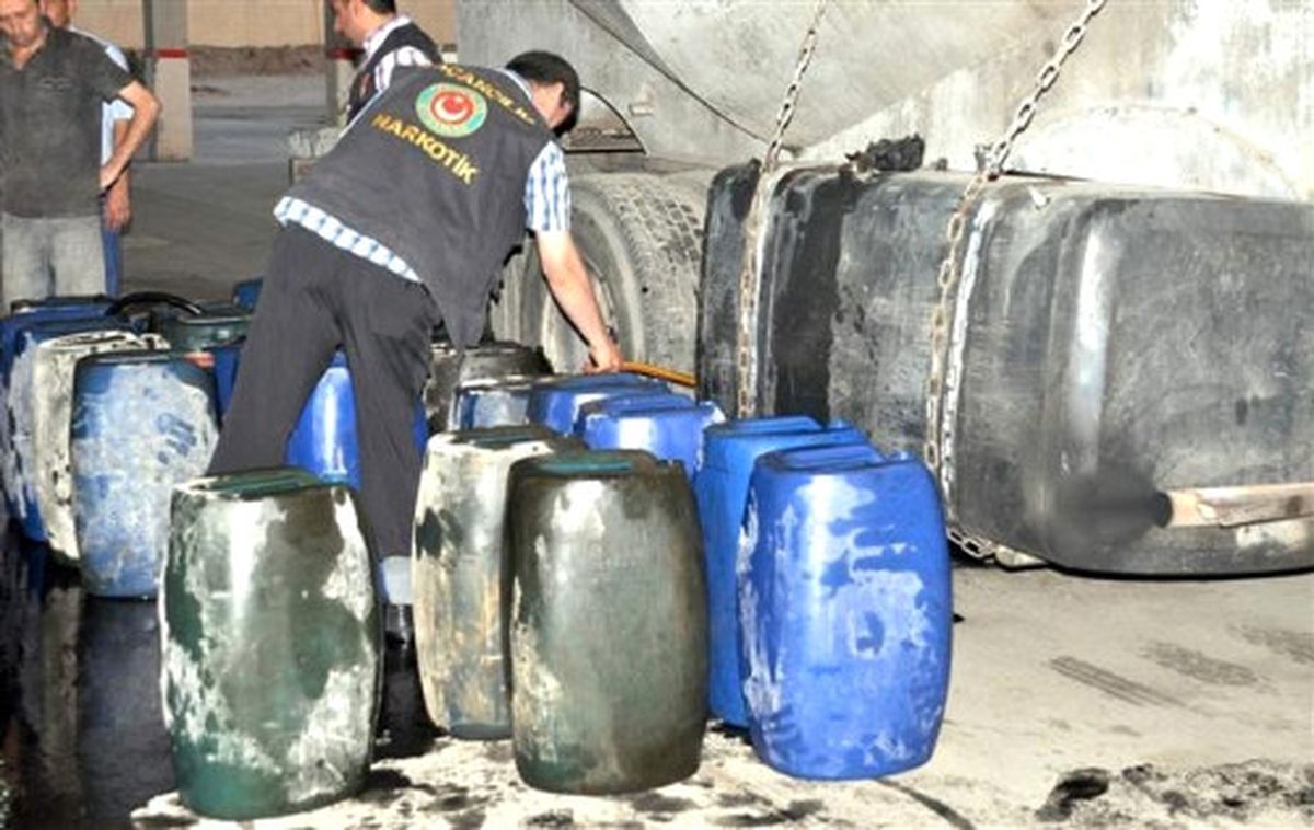 İzmir\'de Akaryakıt Kaçakçılığı Operasyonu