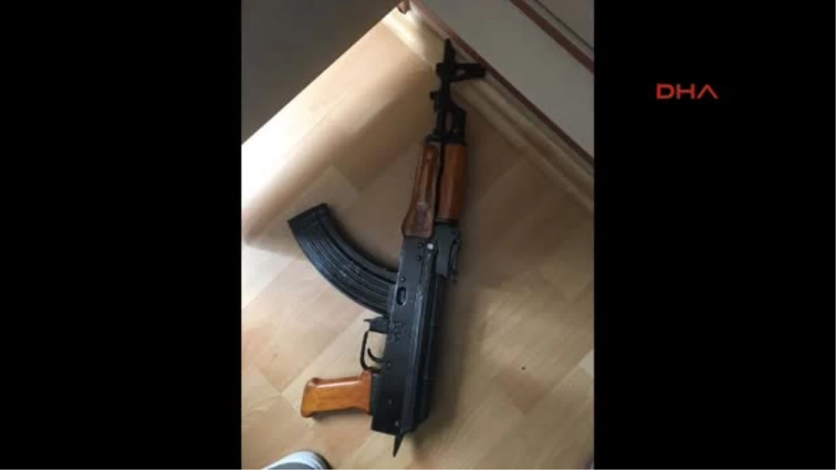 Izmir\'de Bir PKK\'lı Patlayıcı ve Kalaşnikof Tüfeklerle Yakalandı