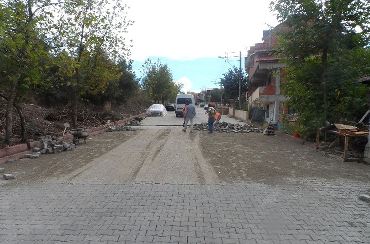 İzmit Belediyesi Fen İşleri Çalışmalarını Sürdürüyor