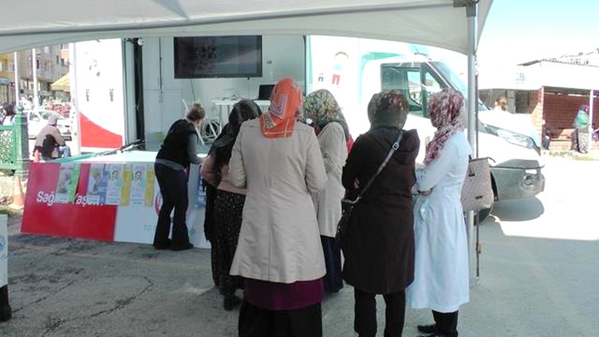 Kadınlar "Sakın Geç Kalma Erken Gel" Şarkısıyla Kanser Taramasına Davet Ediliyor