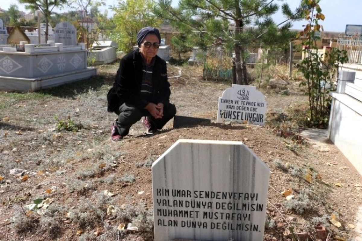 Kelkit Sevdalısı Emekli Ebe Ölmeden Mezarını Hazırlattı
