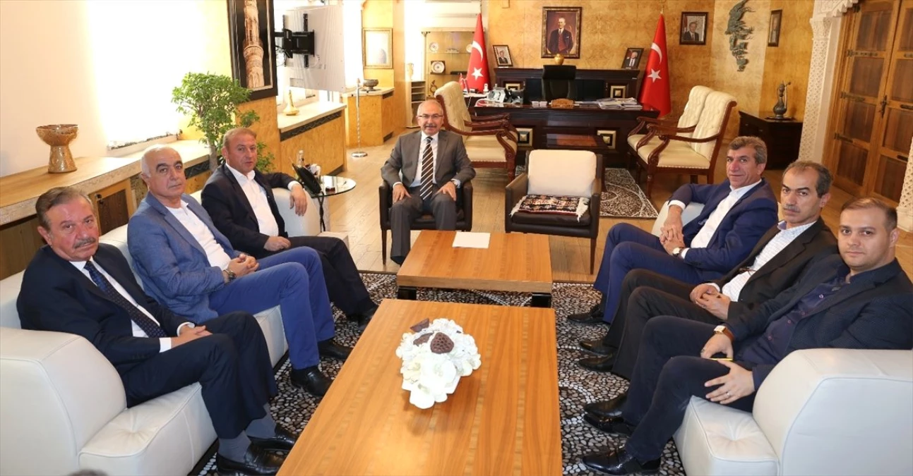 Mardin AK Parti İl Teşkilatı, Vali Yaman\'ı Ziyaret Etti