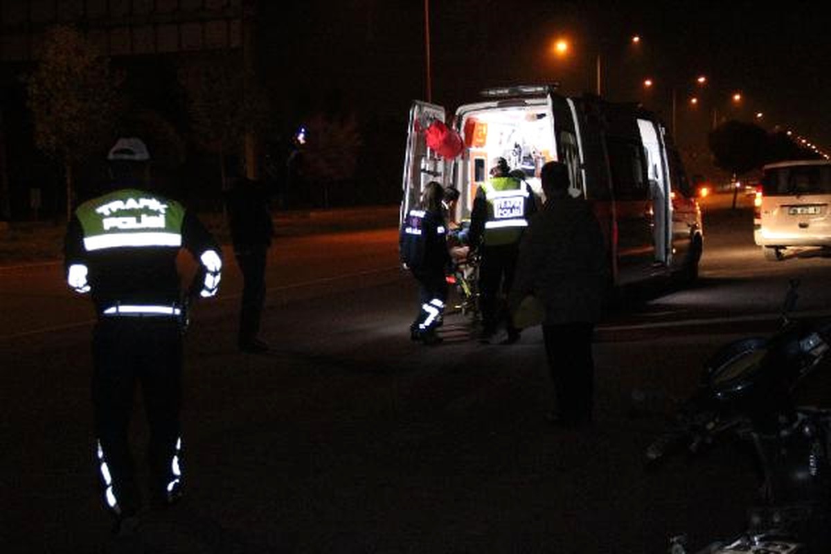 Motosikletten Düşen 2 Genç Yaralandı