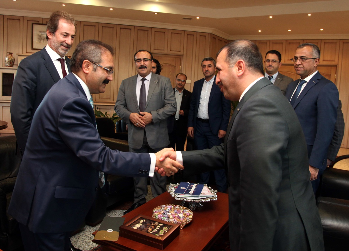MÜSİAD Yönetimi Rektör Gür\'ü ziyaret etti