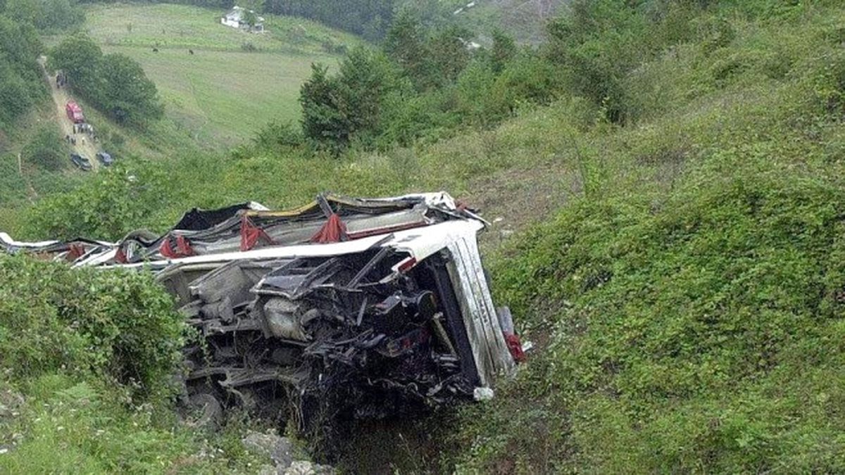 Otobüs Uçuruma Yuvarlandı: 22 Ölü