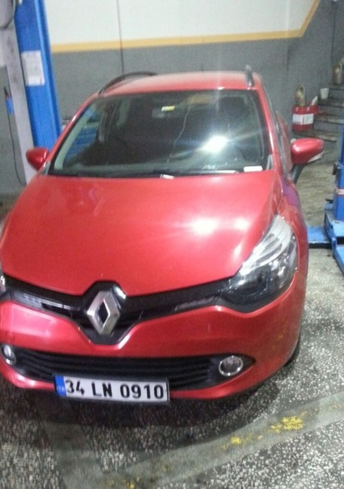 Otomobile Giren Yılanı İtfaiye Çıkardı