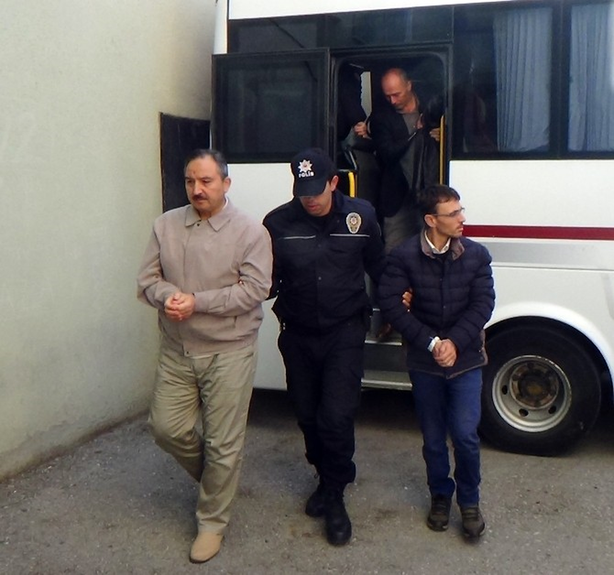 Sakarya\'da 24 Şahıs Fetö Kapsamında Adliyeye Sevk Edildi