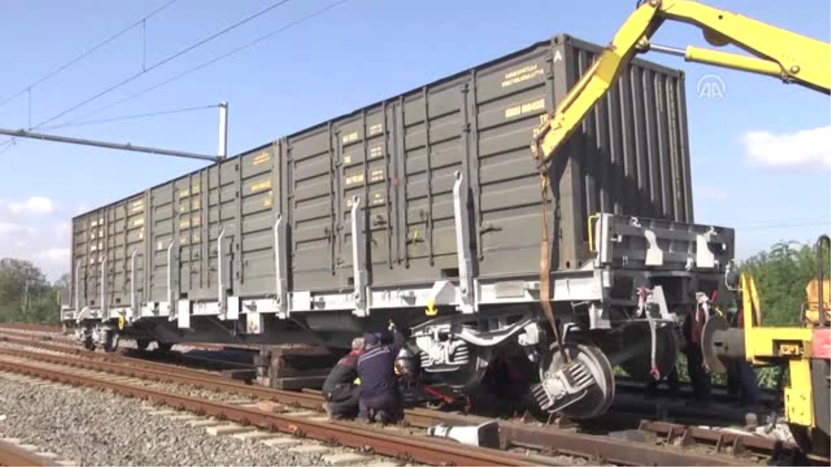 Sakarya\'da Iki Tren Çarpıştı: 3 Yaralı