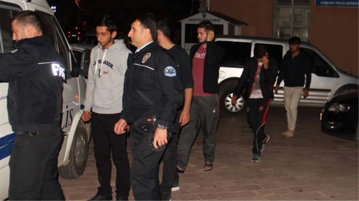 Sivas\'ta Öğrenci Kavgası: 14 Gözaltı