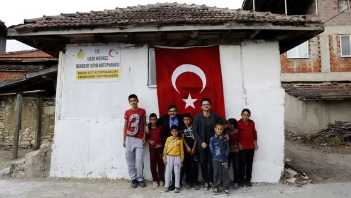 Üniversiteli Köydeki Harebeyi Kitabevine Dönüştürdü