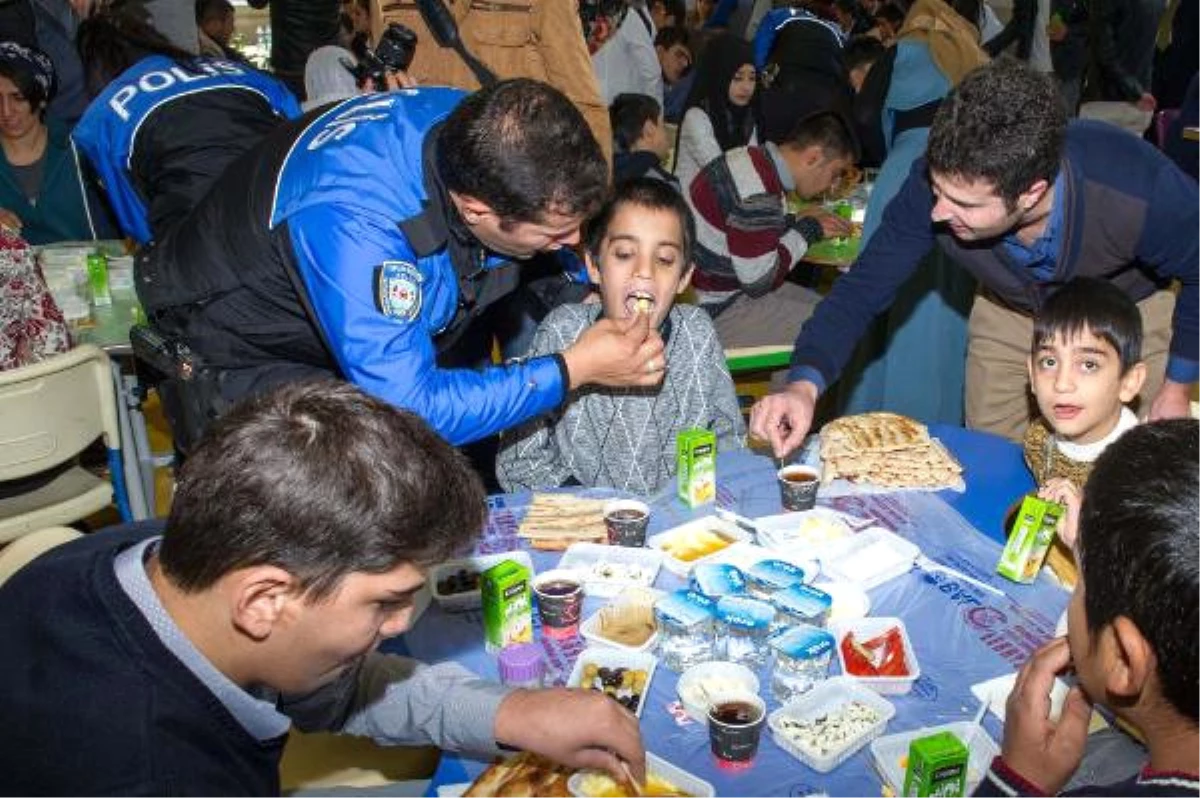 Van\'da Otistik Çocuklar, Polislerle Kahvaltı Yaptı