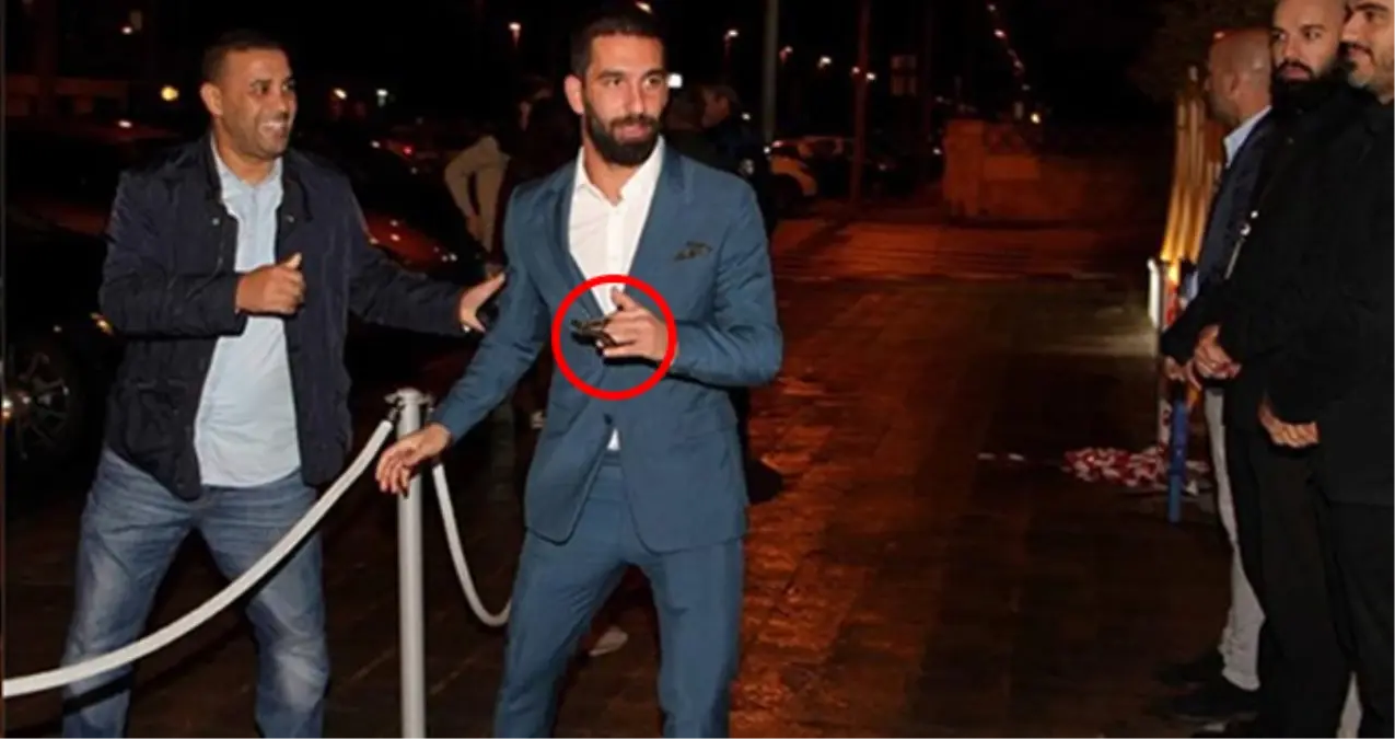 Arda Turan, Barcelona Yemeğine Tespihle Katıldı