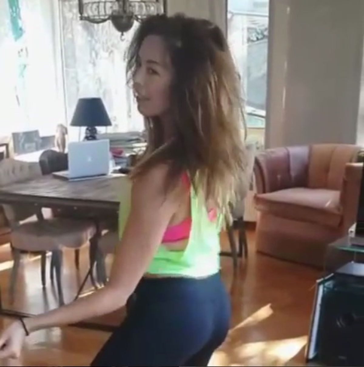 Azra Akın'ın Dansı Sosyal Medyayı Salladı