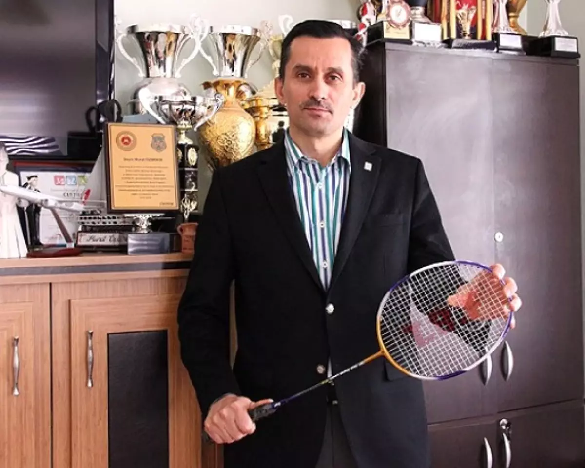 Badmintonda Tek Aday Murat Özmekik