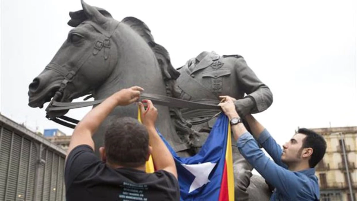 Barcelona\'da "Başsız Franco" Heykeline Saldırı