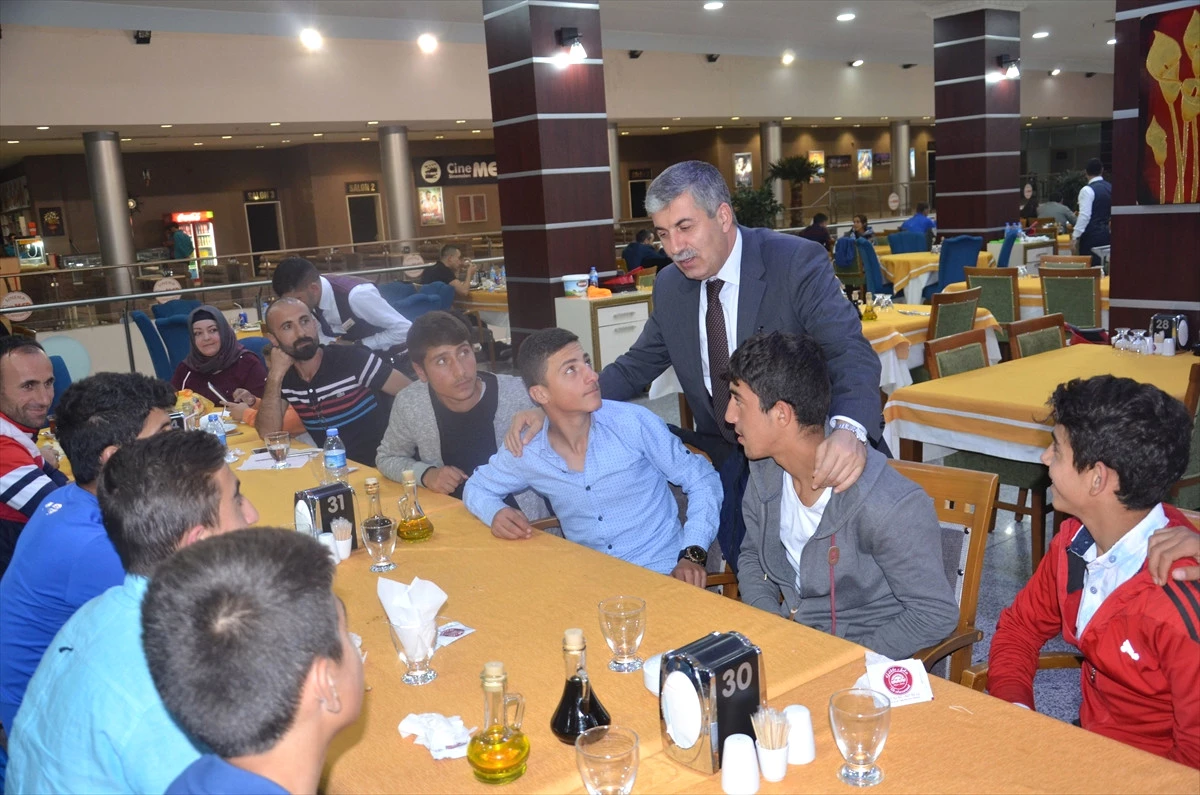 Başkan Aksoy, "Tatvan 1514 Spor Kulübü" Oyuncularıyla Buluştu