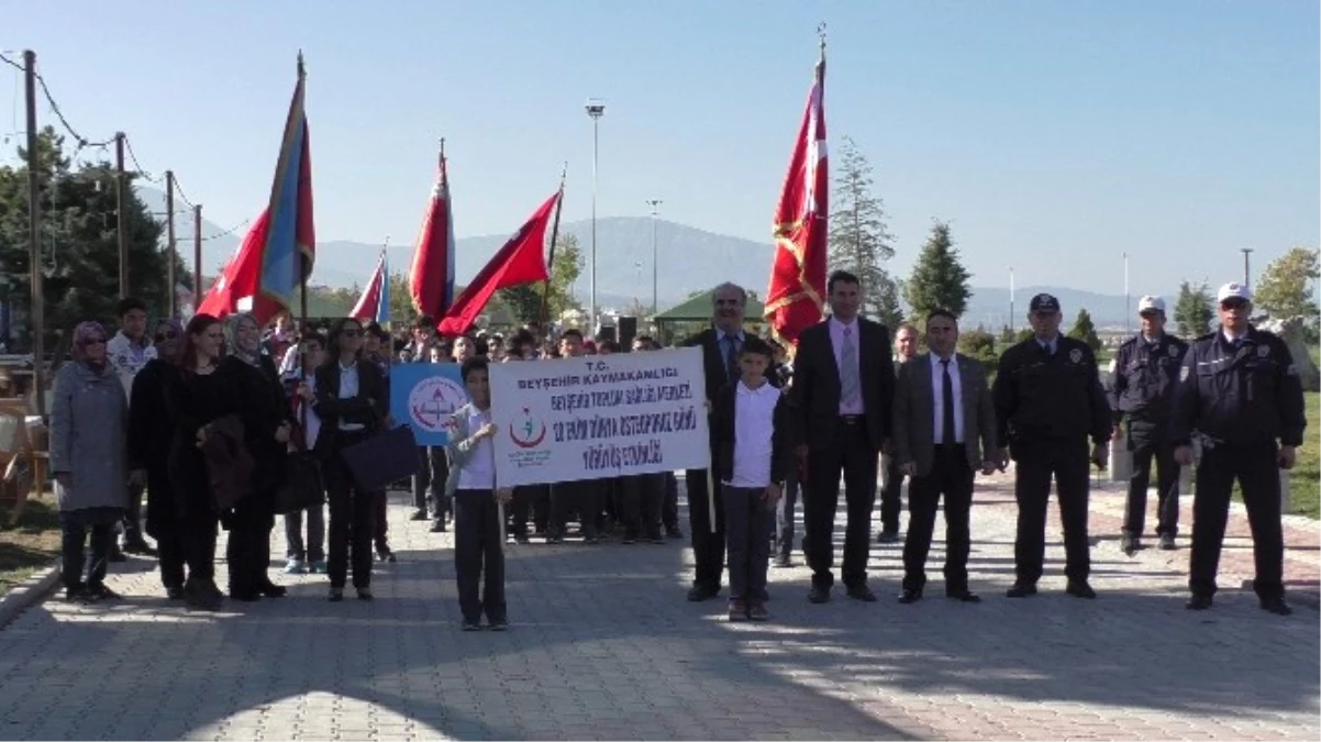 Beyşehir\'de Öğrenciler "Osteoporoz" Hastalığına Dikkat Çekmek İçin Yürüdü