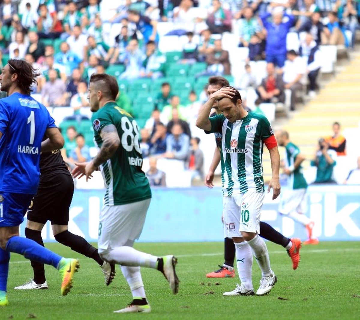 Bursaspor\'da Batalla Kadroya Alınmadı