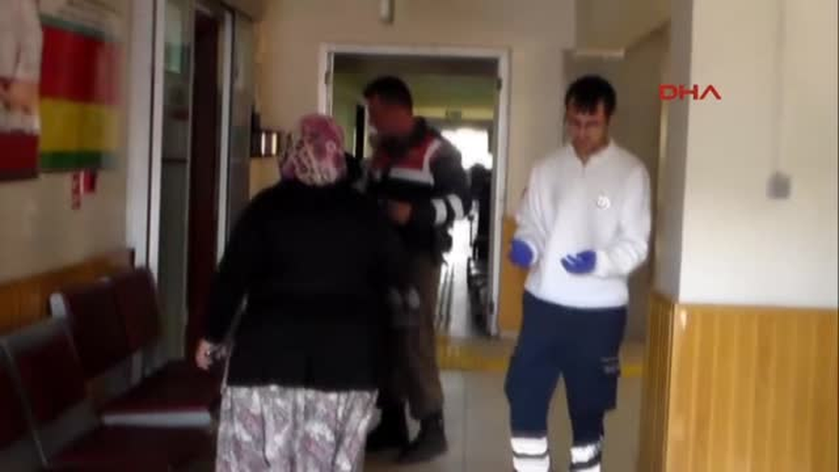 Çanakkale - Tır\'ın Çarptığı Motosikletli Kazayı Ucuz Atlattı