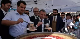 Diyarbakır'da 5 Bin Kişiye Aşure Dağıtıldı