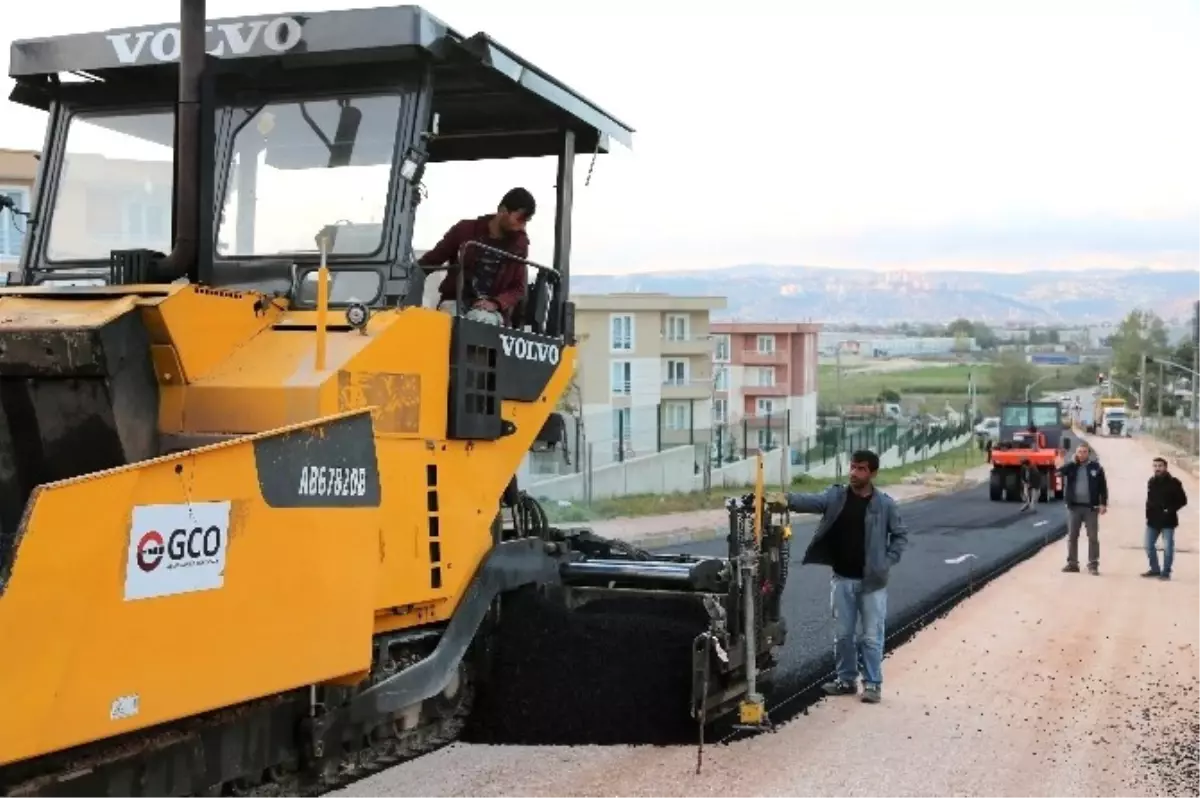 Fakülte Caddesinde Asfaltlama Çalışması Sürüyor