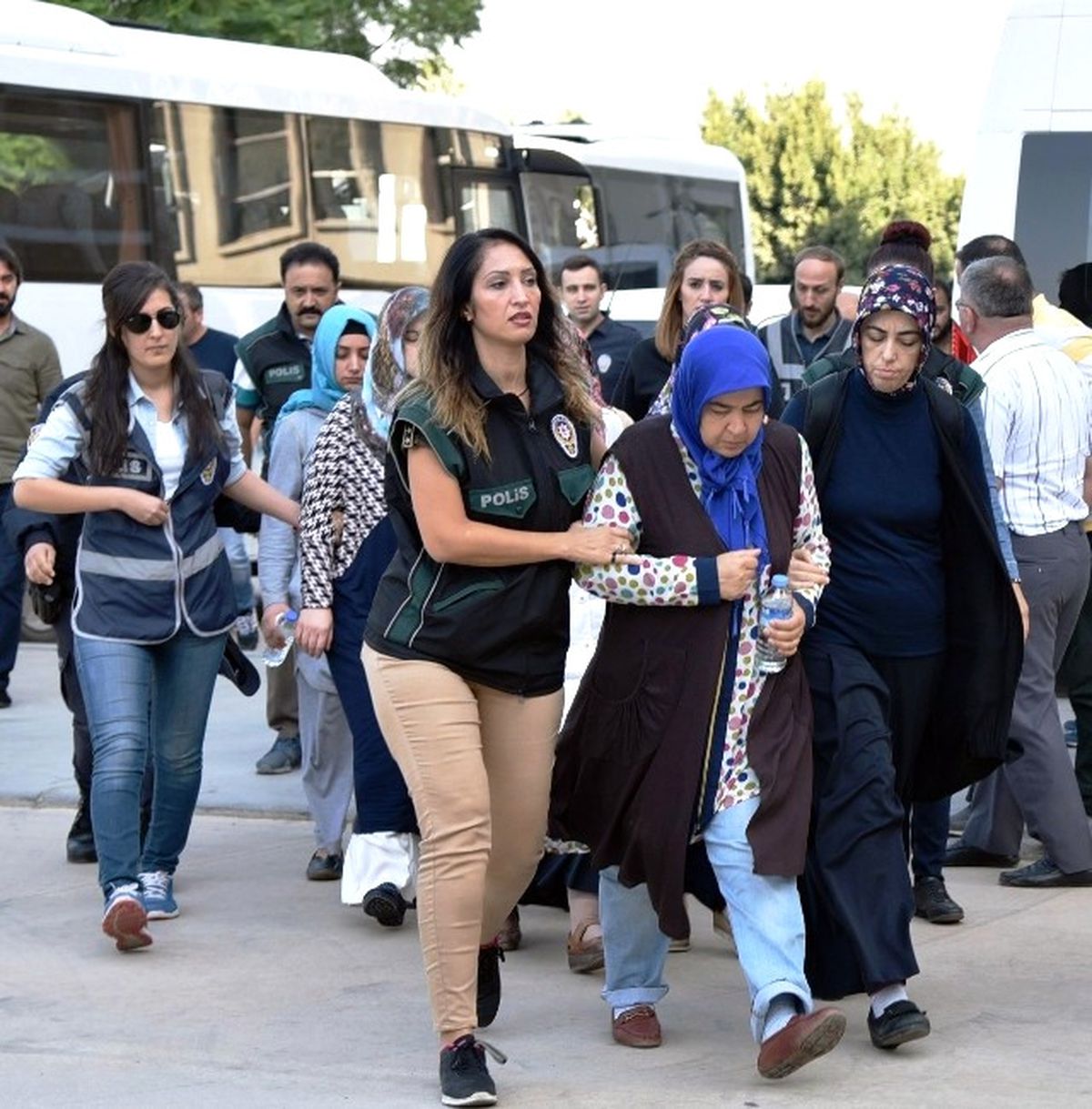 Fetö Operasyonunda 30 Öğretmen Tutuklandı