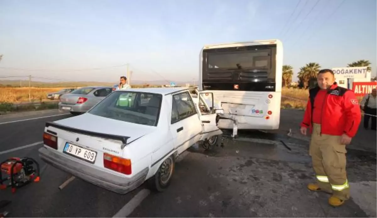 Halk Otobüsüne Çarpan Otomobilin Sürücüsü Öldü