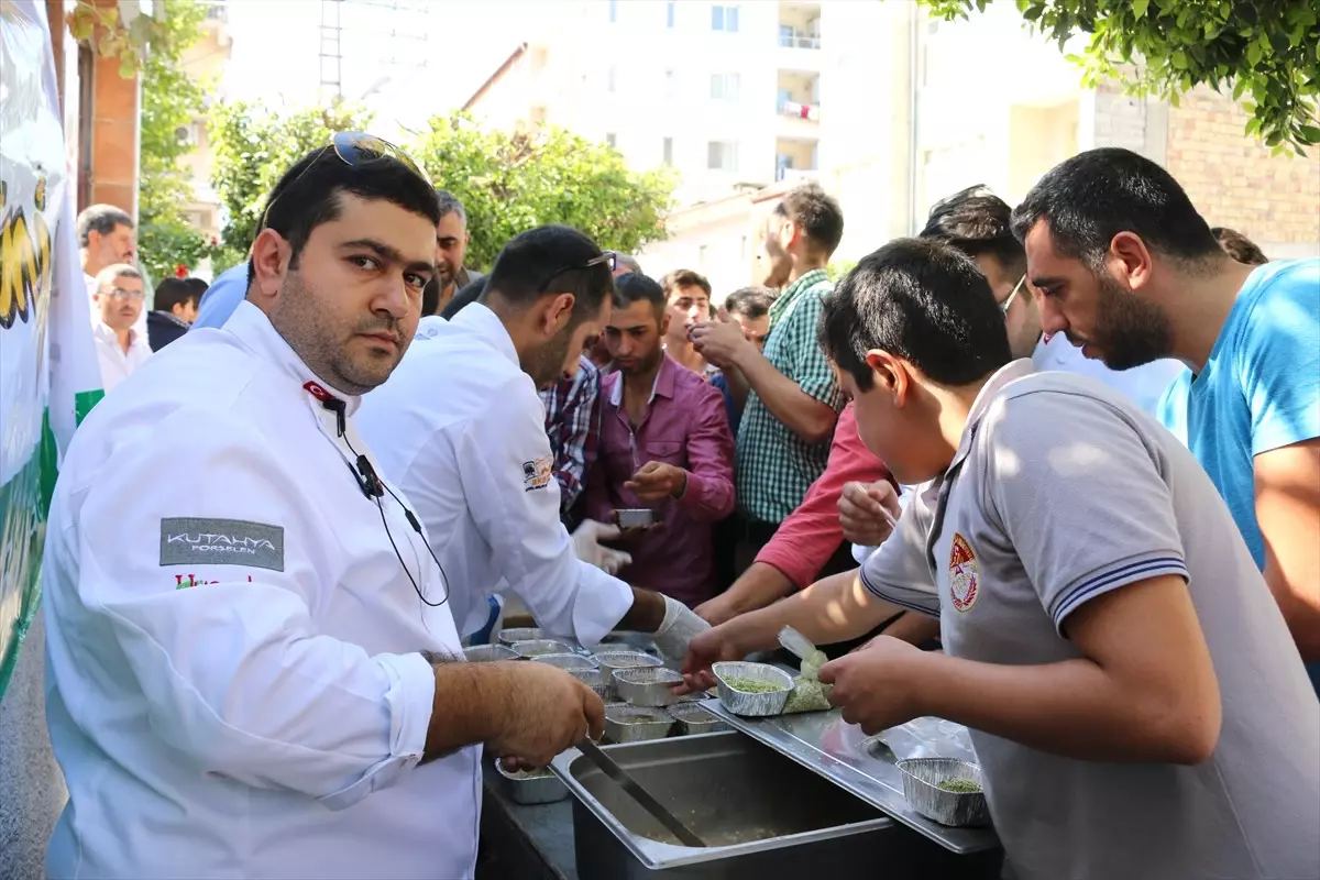 İskenderun\'da Cuma Namazı Sonrası Aşure İkramı