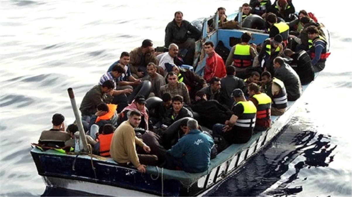 İstanköy ve Midilli\'den 74 Göçmen Türkiye\'ye İade Edildi