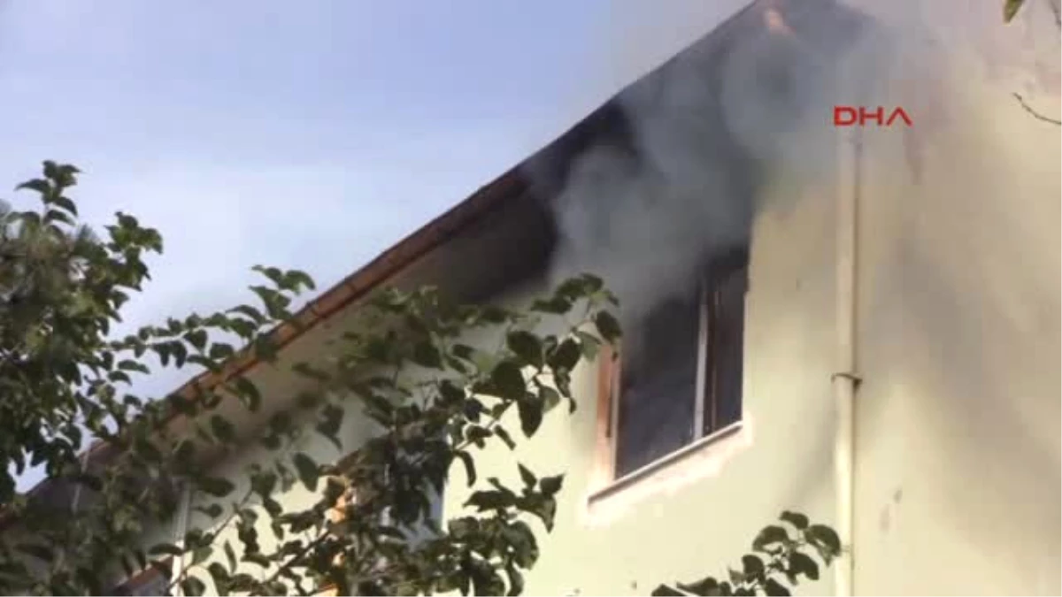 Karacabey\'de Eski Devlet Hastanesi Binasında Yangın