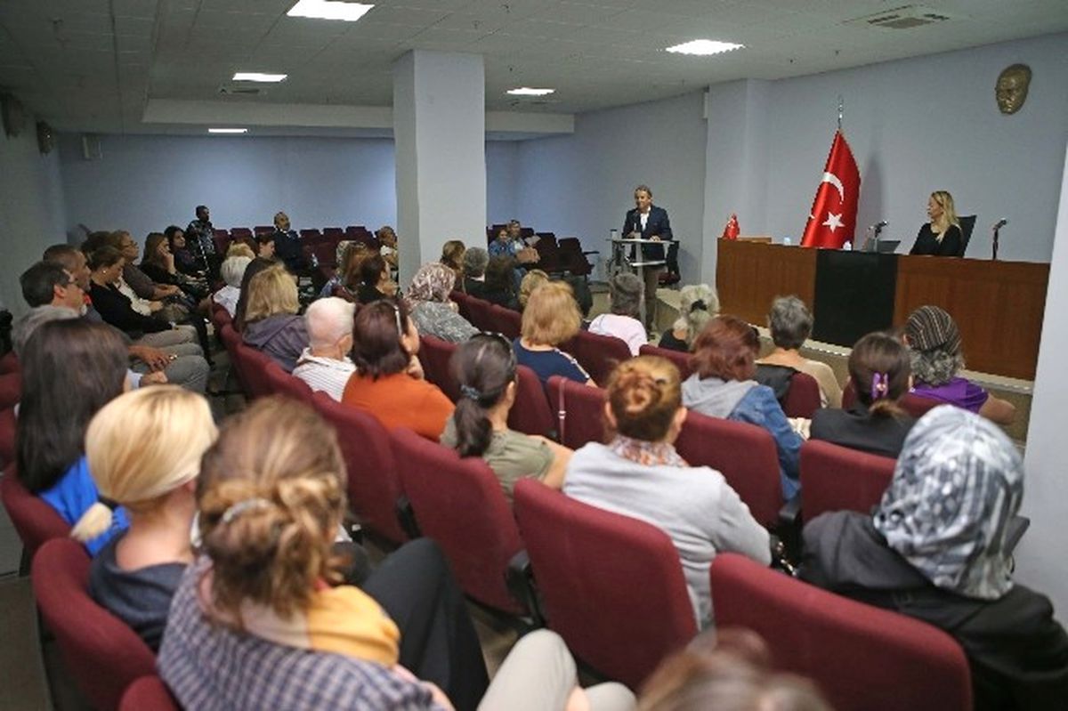 Karşıyaka\'da Meme Kanseri Anlatıldı
