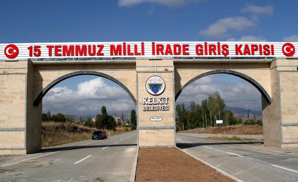 Kelkit\'e \'15 Temmuz Milli İrade\' Kapısı
