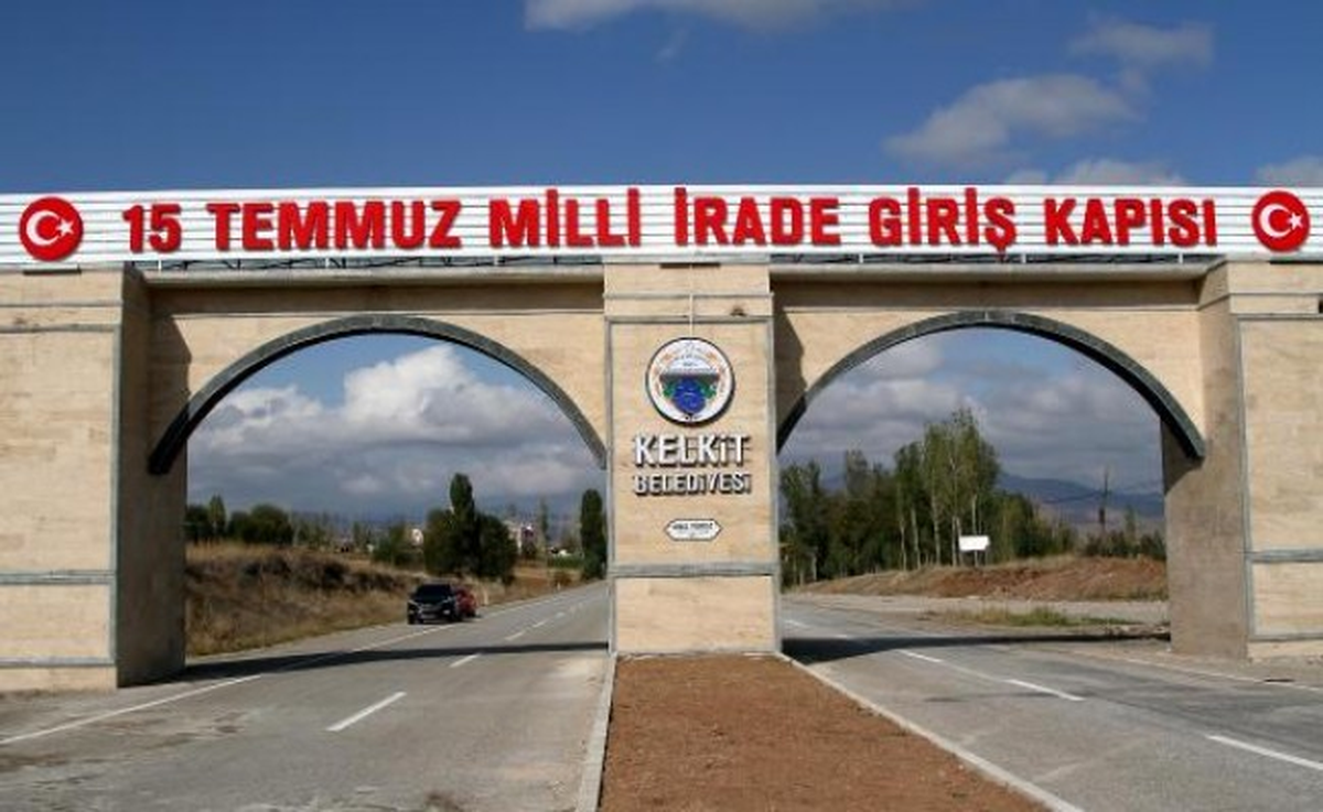 Kelkit\'e \'15 Temmuz Milli İrade\' Kapısı
