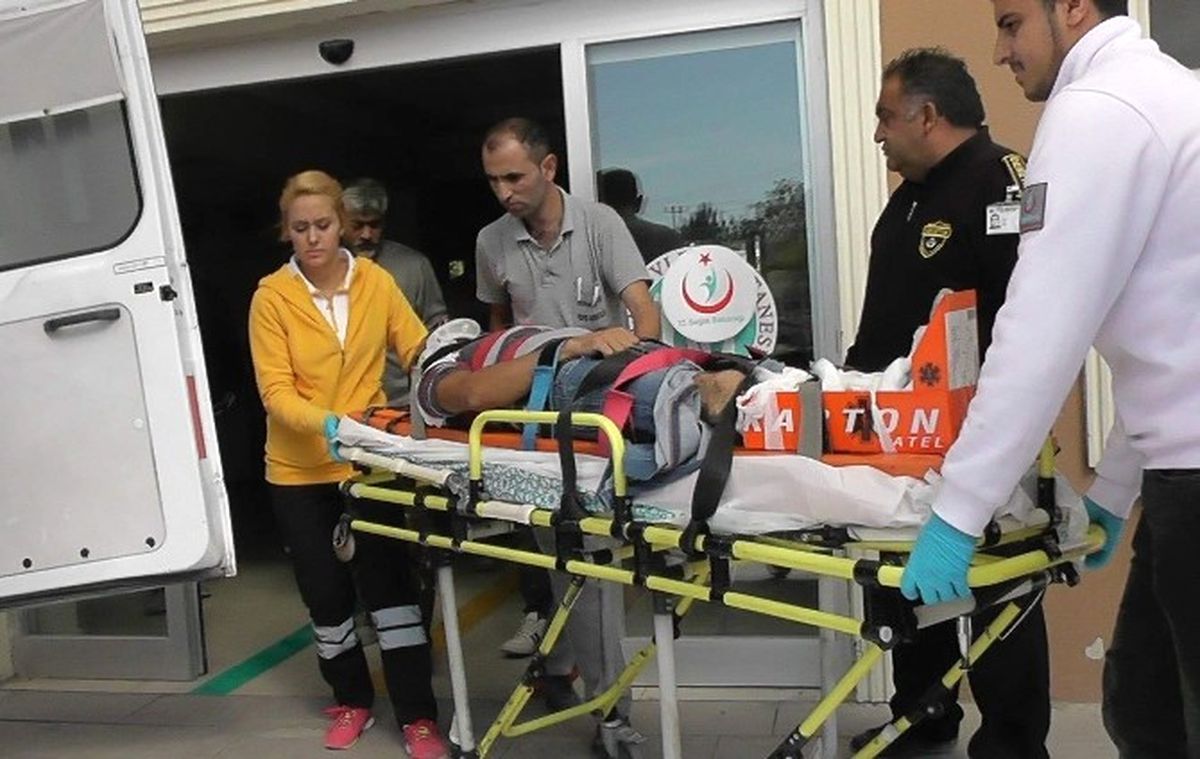 Kulu\'da İnşaattan Düşen Çatı Ustası Yaralandı