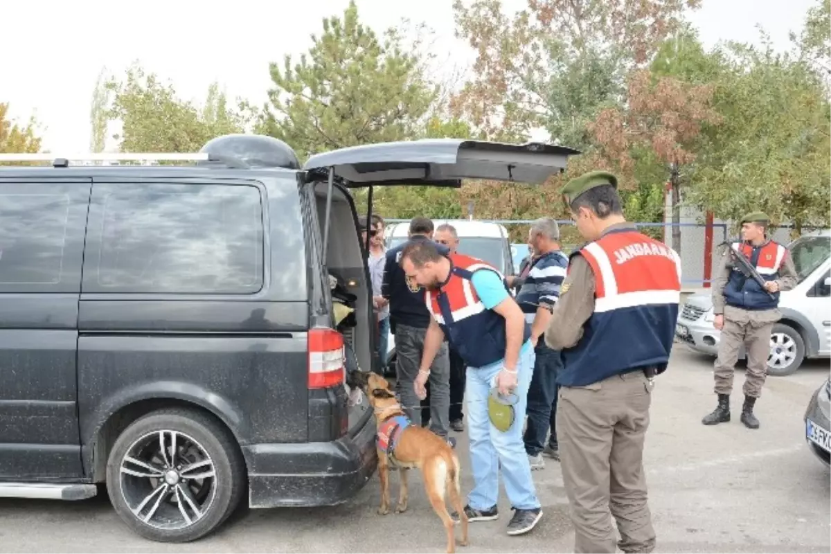 Polis ve Jandarma Aksaray\'da Kuş Uçurmuyor