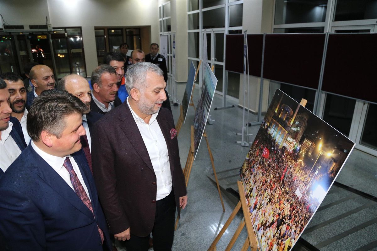 Rize\'de "Bir Millet Diriliyor Bir Ümmet Uyanıyor" Konferansı