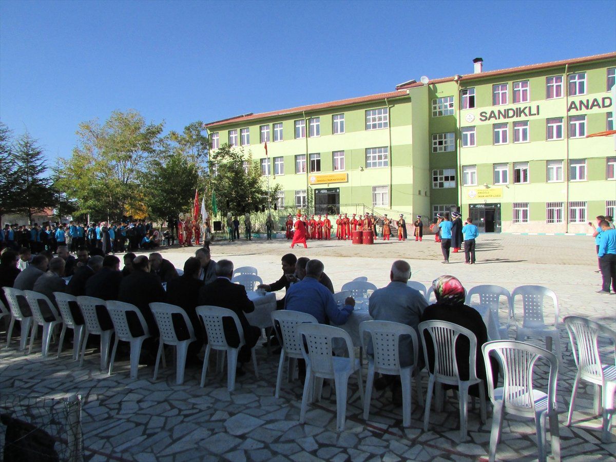 Sandıklı\'da Mehter Eşliğinde Aşure Dağıtıldı