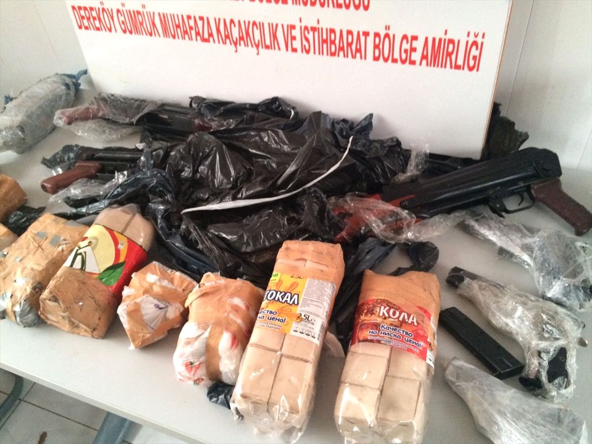 Sınır Kapısında Suikast Silahları Ele Geçirildi