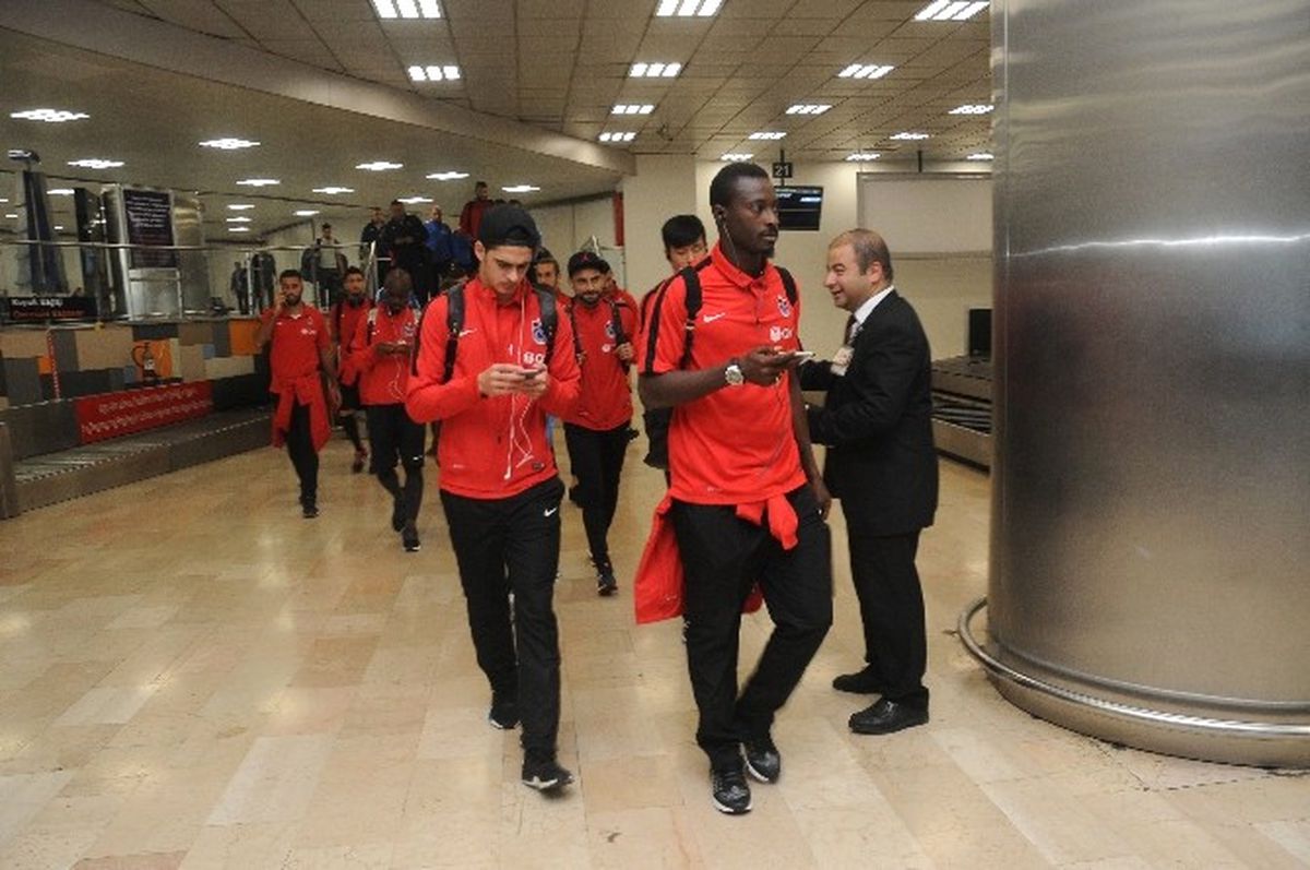 Trabzonspor, İstanbul\'da Yoğun İlgiyle Karşılandı