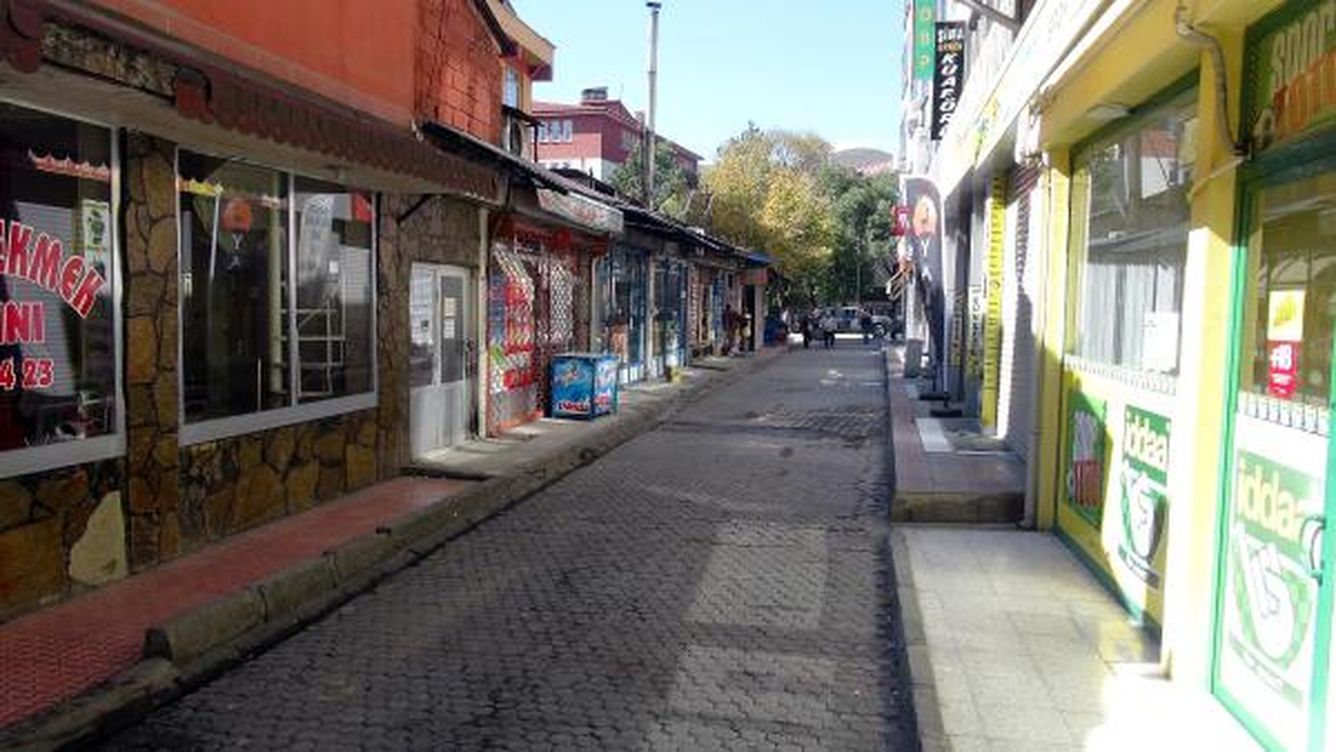 Tunceli'de Kepenkler Açılmadı