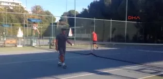 ABD'li Yıldız Esai Morales, Antalya'da Tenis Oynadı